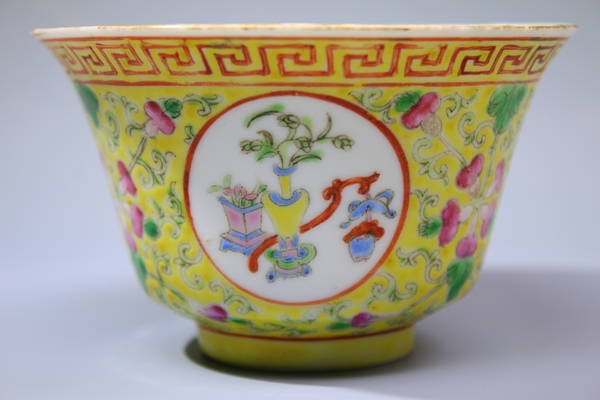 古玩陶瓷清晚期·黃地粉彩福祿萬(wàn)代開窗雜寶紋茶圓拍賣，當(dāng)前價(jià)格1302元