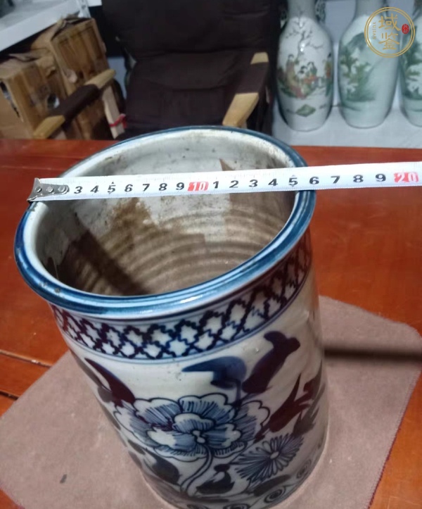 古玩陶瓷花卉紋青花筆筒真品鑒賞圖
