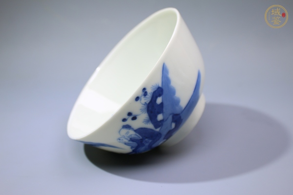 古玩陶瓷清晚期·青花老少同樂圖茶碗真品鑒賞圖