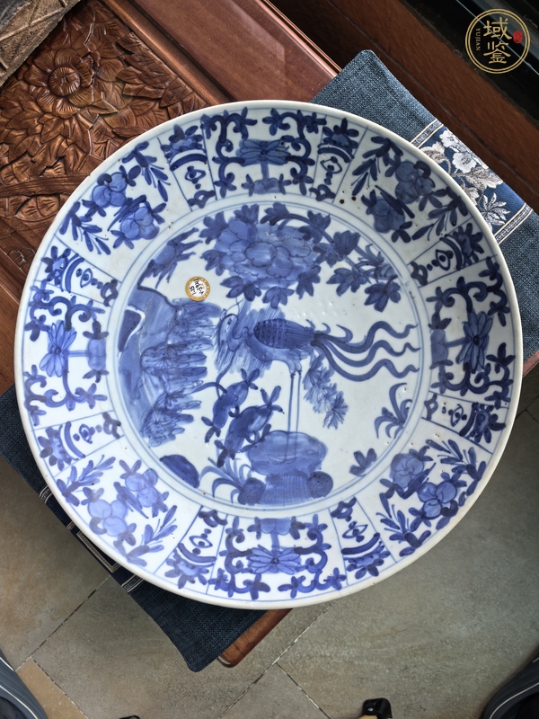 古玩陶瓷漳州窯青花洞石鳳凰牡丹花卉紋盤真品鑒賞圖