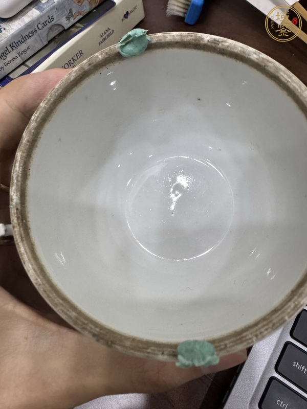 古玩陶瓷粉彩五福捧壽雙耳蓋罐真品鑒賞圖