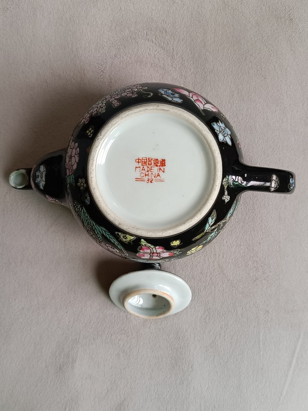 古玩陶瓷墨地粉彩花卉紋茶壺拍賣，當(dāng)前價(jià)格398元