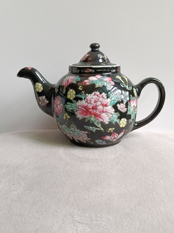 古玩陶瓷墨地粉彩花卉紋茶壺拍賣，當(dāng)前價(jià)格398元