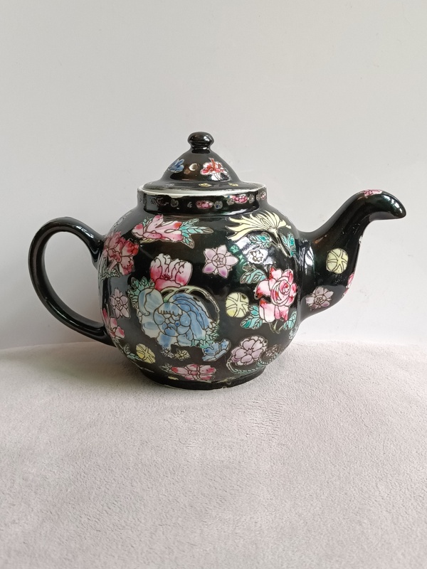 古玩陶瓷墨地粉彩花卉紋茶壺拍賣，當(dāng)前價(jià)格398元
