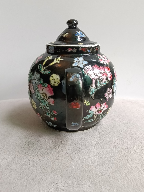 古玩陶瓷墨地粉彩花卉紋茶壺拍賣，當(dāng)前價(jià)格398元