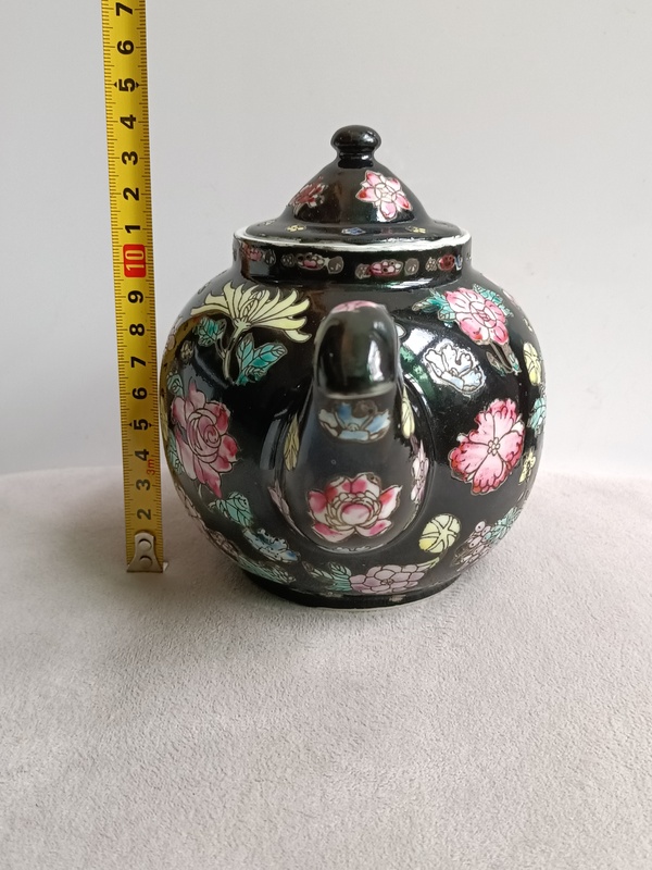 古玩陶瓷墨地粉彩花卉紋茶壺拍賣，當(dāng)前價(jià)格398元