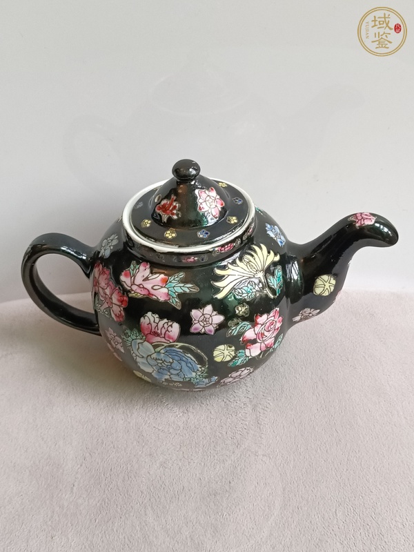 古玩墨地粉彩花卉紋茶壺真品鑒賞圖