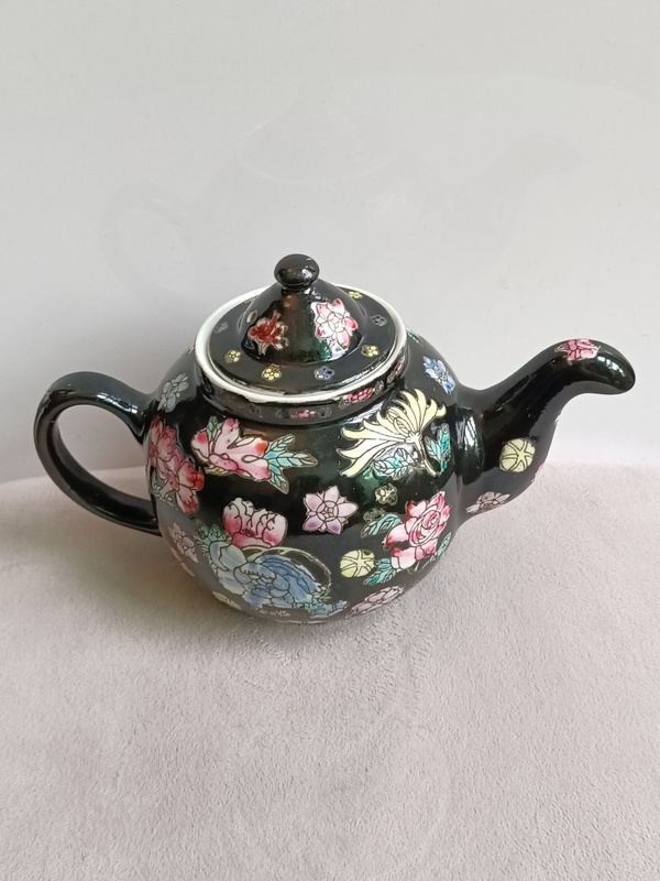 古玩轉賣墨地粉彩花卉紋茶壺拍賣，當前價格2680元