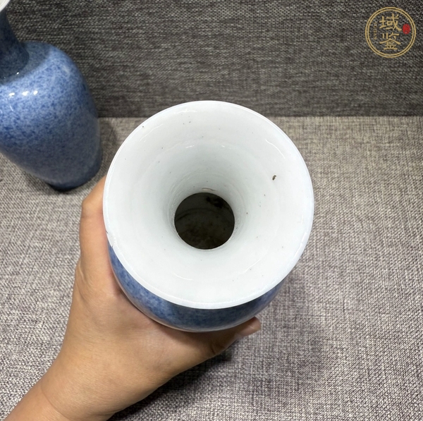 古玩陶瓷吹藍(lán)釉瓶真品鑒賞圖