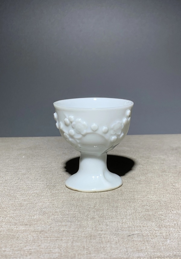 古玩轉賣清.德化窯梅花紋高足杯拍賣，當前價格1962元