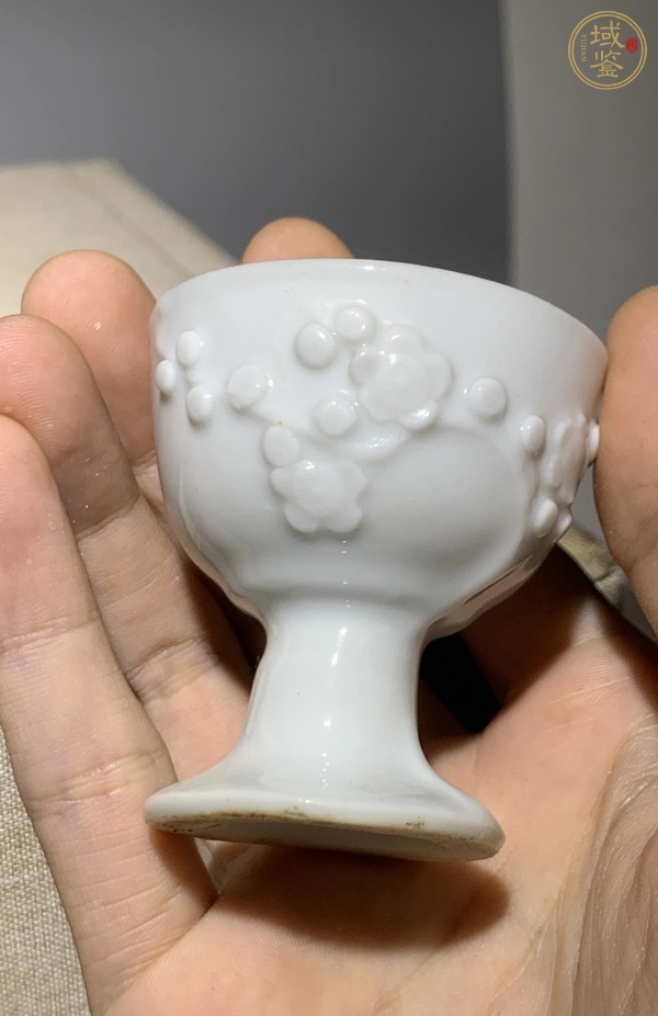 古玩陶瓷清.德化窯梅花紋高足杯真品鑒賞圖