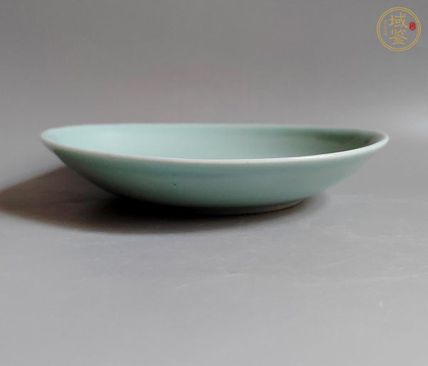 古玩陶瓷豆青釉盤真品鑒賞圖