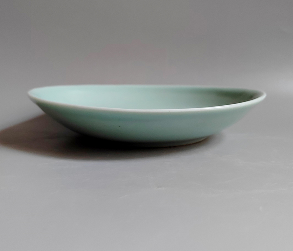 古玩陶瓷清代中期豆青釉盤拍賣，當(dāng)前價(jià)格152元