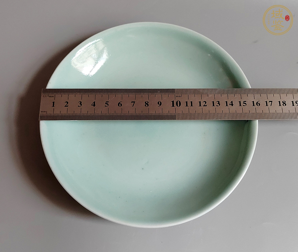 古玩陶瓷豆青釉盤真品鑒賞圖