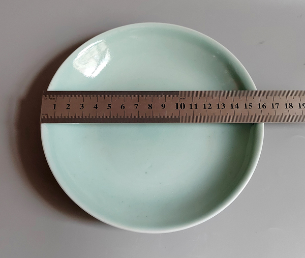 古玩陶瓷清代中期豆青釉盤拍賣,當前價格152元