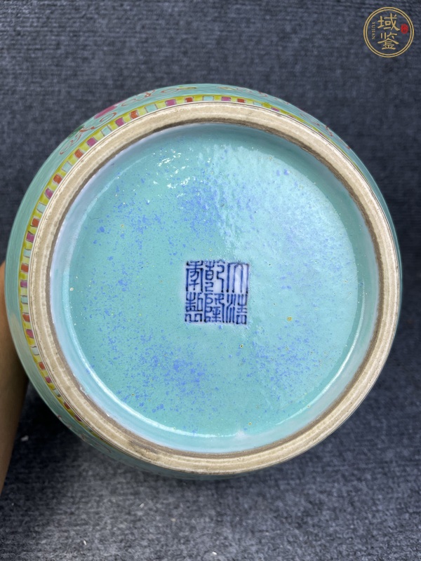 古玩陶瓷松石綠地粉彩花卉紋獸耳尊真品鑒賞圖