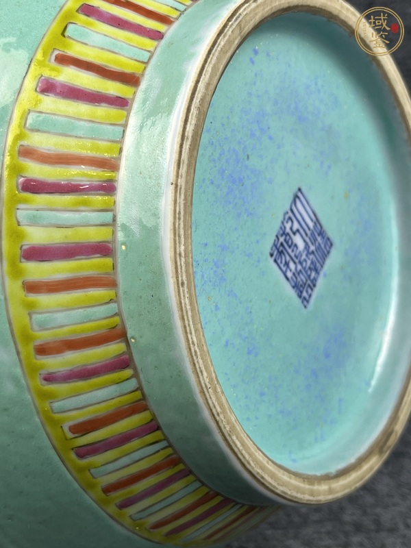 古玩陶瓷松石綠地粉彩花卉紋獸耳尊真品鑒賞圖