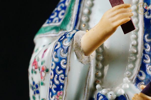 古玩陶瓷民國 粉彩瓷塑觀音真品鑒賞圖