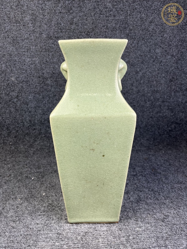 古玩陶瓷象耳銜環(huán)四方瓶真品鑒賞圖