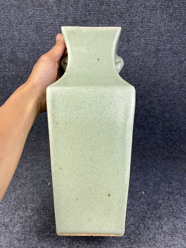 古玩陶瓷象耳銜環四方瓶拍賣，當前價格8588元