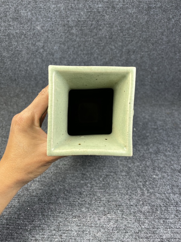 古玩陶瓷象耳銜環四方瓶拍賣，當前價格8588元