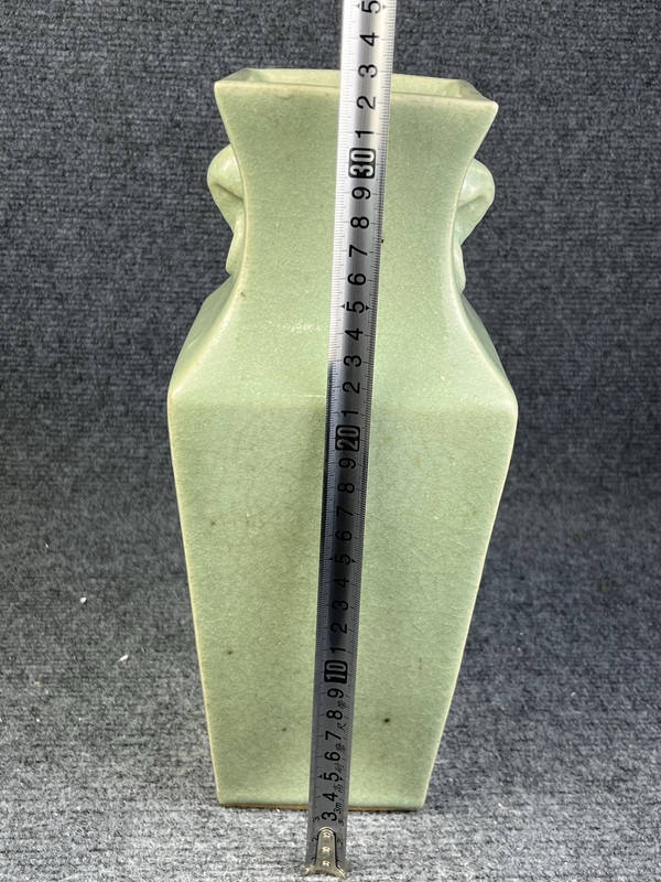 古玩陶瓷象耳銜環四方瓶拍賣，當前價格8588元