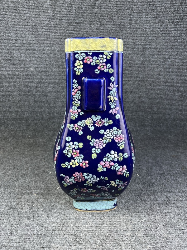古玩陶瓷霽藍釉加彩花卉紋貫耳瓶拍賣，當前價格13888元
