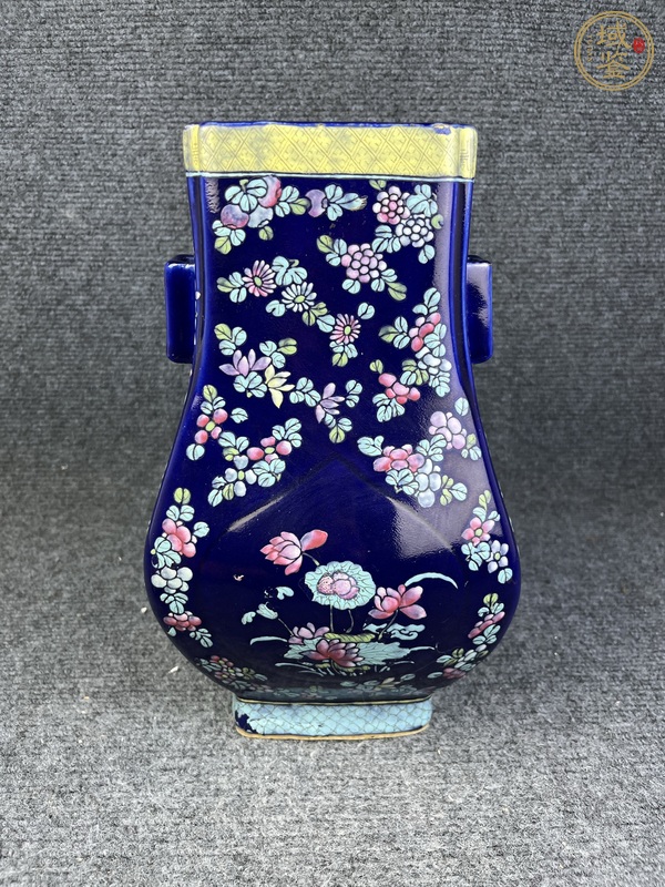 古玩陶瓷霽藍(lán)釉加彩花卉紋貫耳瓶真品鑒賞圖