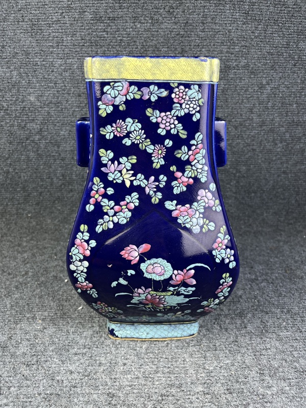 古玩陶瓷霽藍釉加彩花卉紋貫耳瓶拍賣，當前價格13888元
