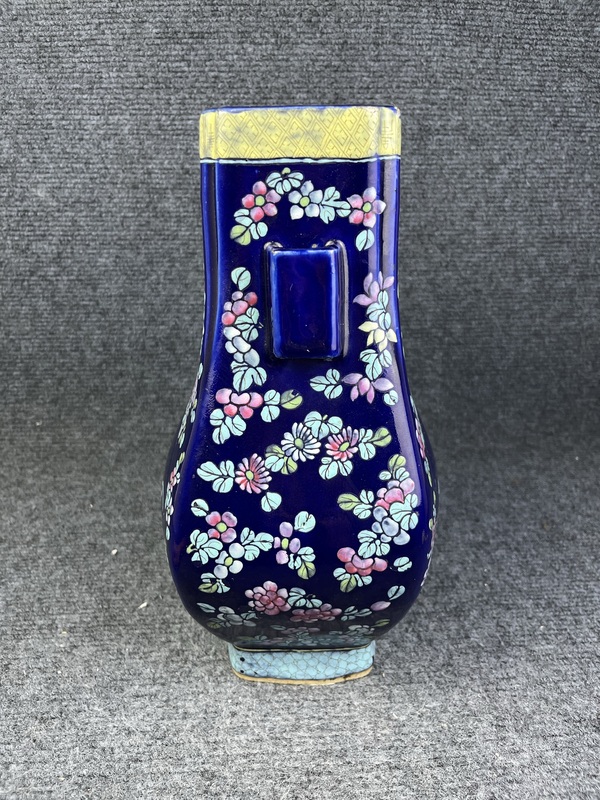 古玩陶瓷霽藍釉加彩花卉紋貫耳瓶拍賣，當前價格13888元