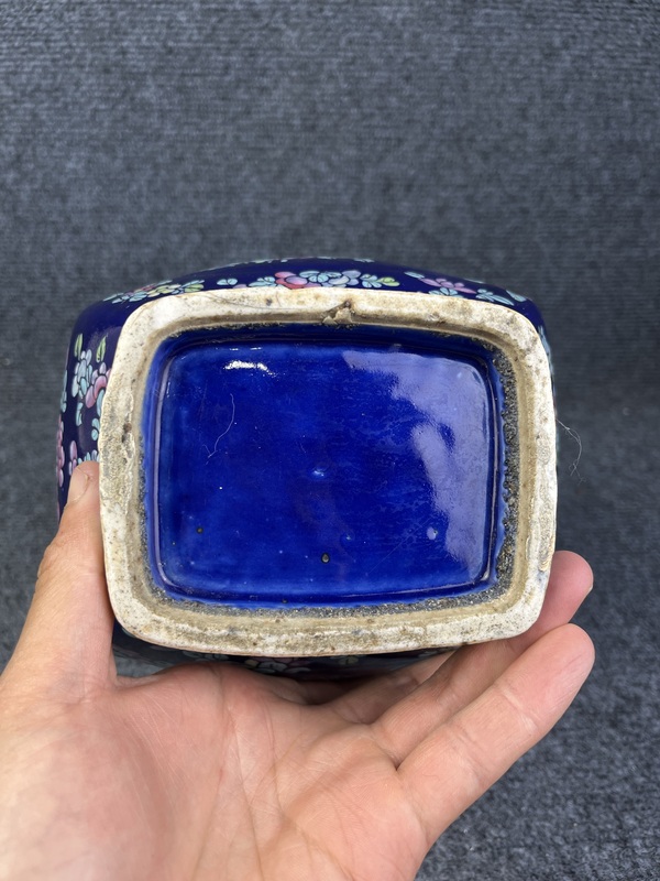 古玩陶瓷霽藍釉加彩花卉紋貫耳瓶拍賣，當前價格13888元