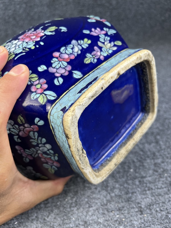 古玩陶瓷霽藍釉加彩花卉紋貫耳瓶拍賣，當前價格13888元