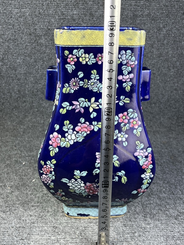 古玩陶瓷霽藍釉加彩花卉紋貫耳瓶拍賣，當前價格13888元