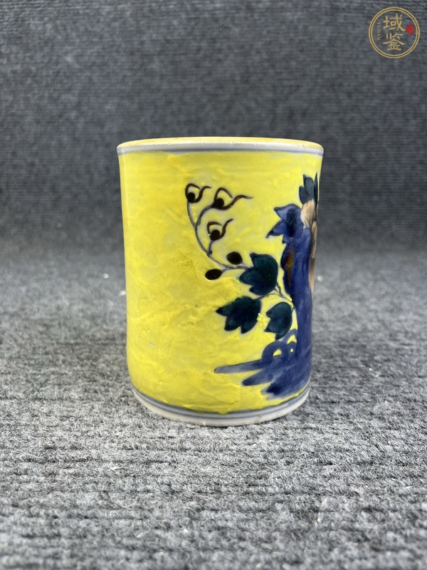 古玩陶瓷青花加彩洞石牡丹紋筆筒真品鑒賞圖