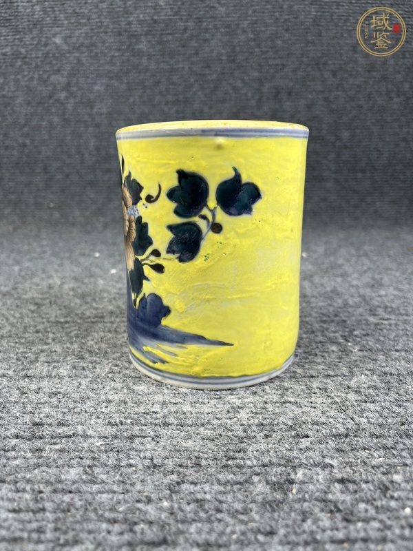 古玩陶瓷青花加彩洞石牡丹紋筆筒真品鑒賞圖