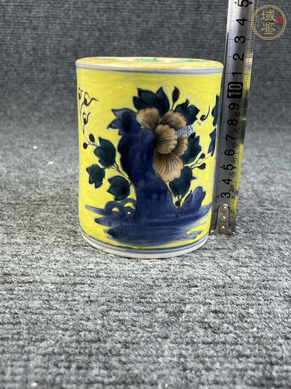 古玩陶瓷青花加彩洞石牡丹紋筆筒真品鑒賞圖