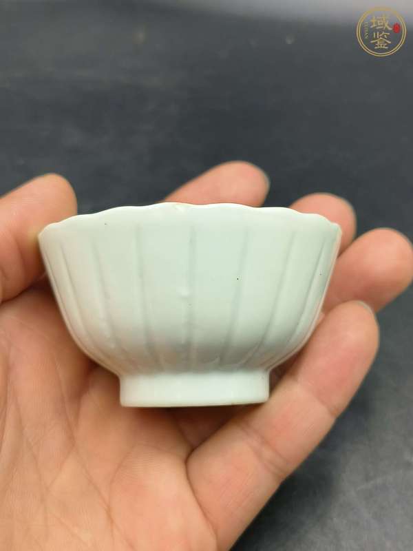 古玩陶瓷白釉花口杯真品鑒賞圖