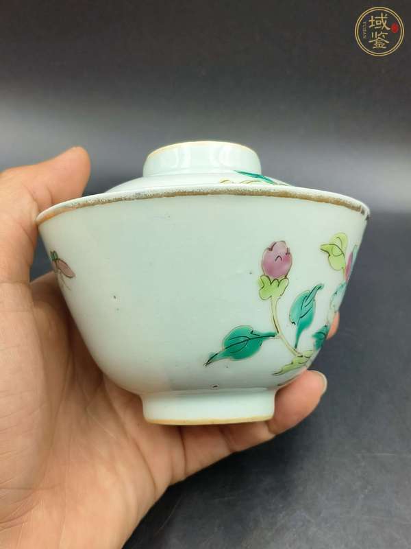 古玩陶瓷粉彩花卉紋蓋碗真品鑒賞圖