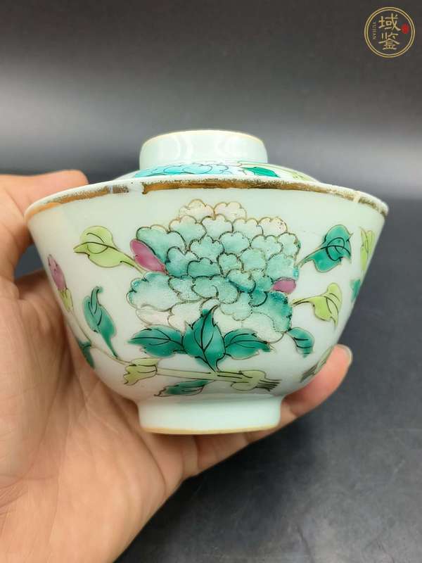 古玩陶瓷粉彩花卉紋蓋碗真品鑒賞圖