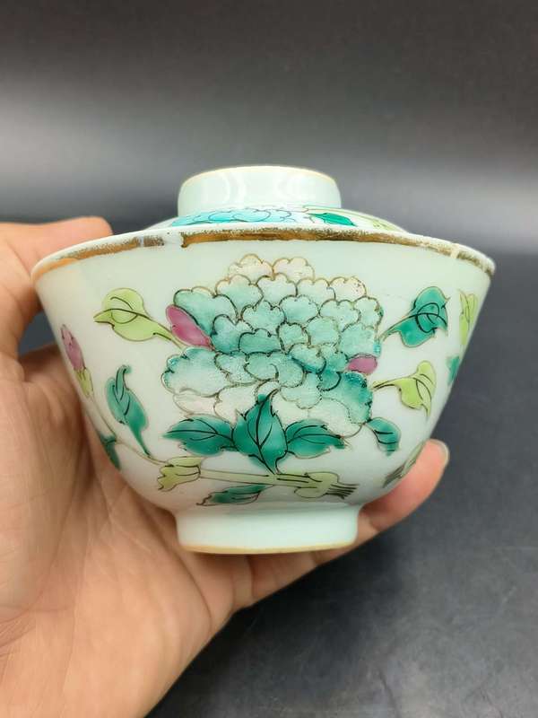 古玩陶瓷同治粉彩花卉紋蓋碗拍賣,當前價格1800元