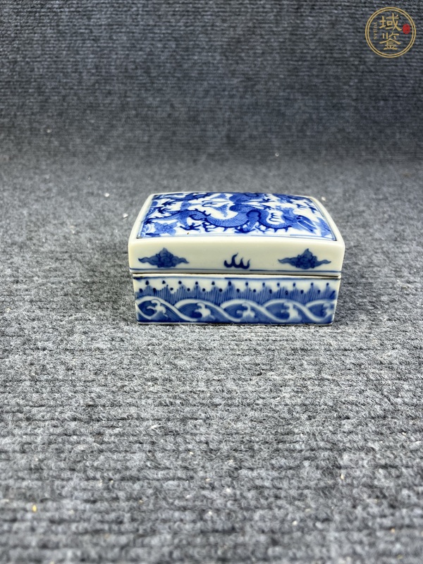 古玩陶瓷青花龍紋蓋盒真品鑒賞圖