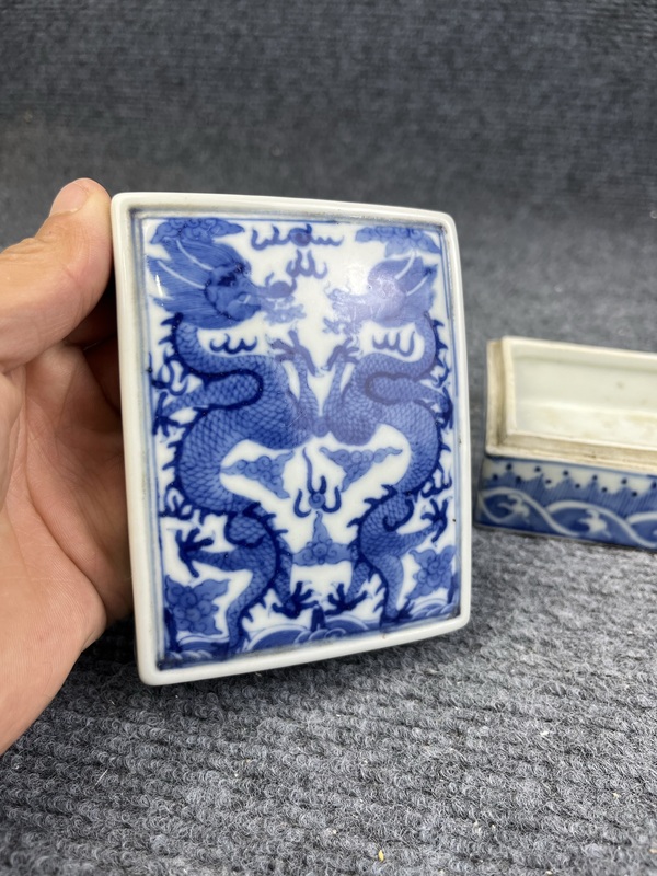 古玩陶瓷青花龍紋蓋盒拍賣，當(dāng)前價格4588元