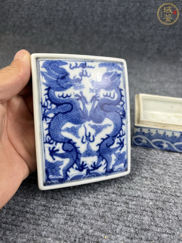 古玩陶瓷青花龍紋蓋盒真品鑒賞圖