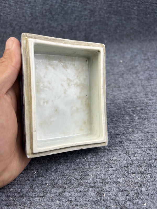 古玩陶瓷青花龍紋蓋盒拍賣，當(dāng)前價格4588元
