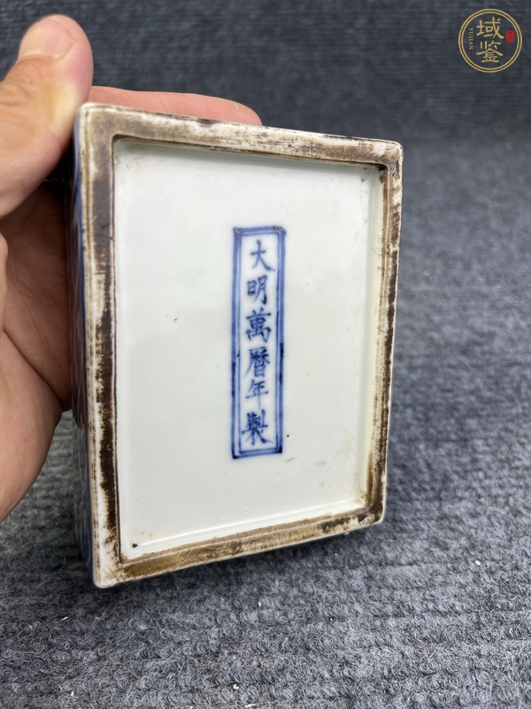 古玩陶瓷青花龍紋蓋盒真品鑒賞圖