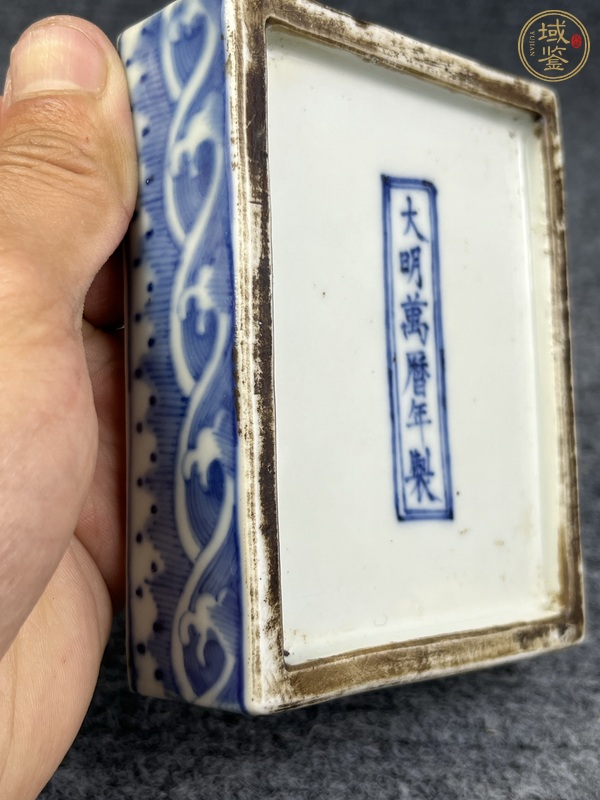 古玩陶瓷青花龍紋蓋盒真品鑒賞圖