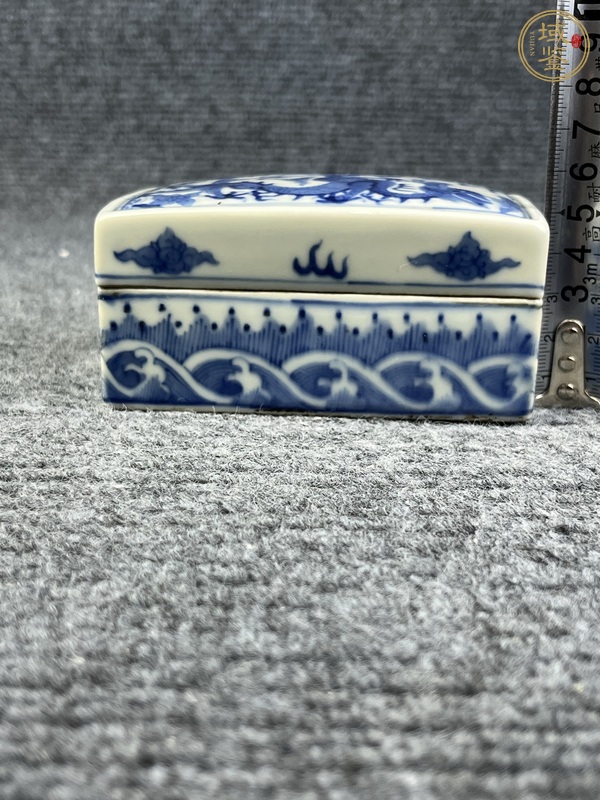 古玩陶瓷青花龍紋蓋盒真品鑒賞圖
