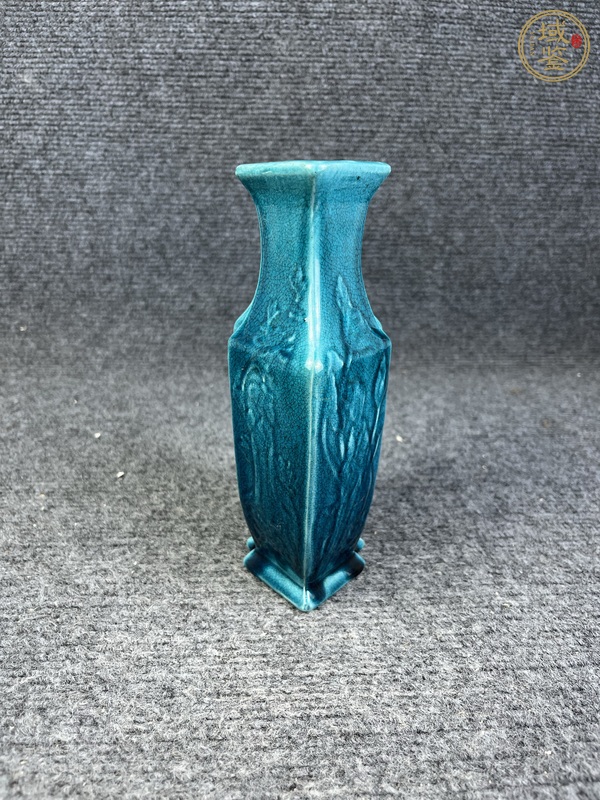 古玩陶瓷孔雀藍釉暗刻花卉紋雙聯(lián)瓶真品鑒賞圖