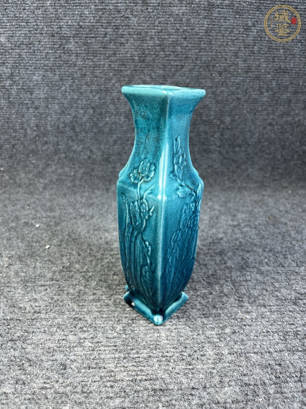 古玩陶瓷孔雀藍釉暗刻花卉紋雙聯(lián)瓶真品鑒賞圖