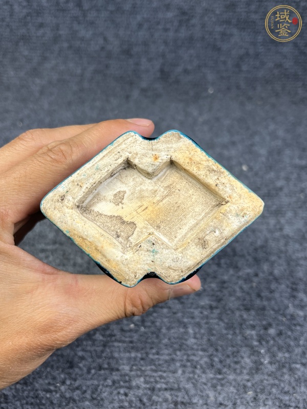 古玩陶瓷孔雀藍釉暗刻花卉紋雙聯(lián)瓶真品鑒賞圖